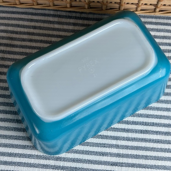 Pyrex 502 Fridge dish without Lid - Picture 14 of 15